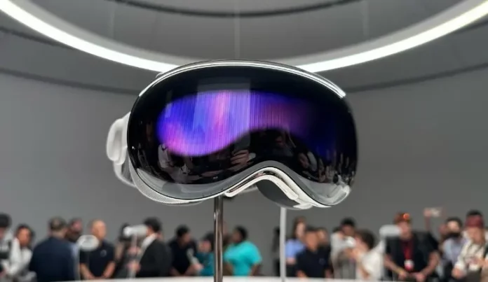 Apple Vision Pro 2024