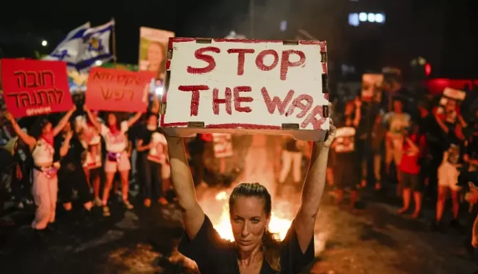 Tens of thousands gather in Tel Aviv protesting Gaza war and calling for ceasefire and hostage deal in August 2025