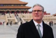 Starmer’s China Trip Signals a Strategic Shift in UK–China Relations UK Prime Minister Keir Starmer meeting Chinese officials during China trip amid renewed UK–China diplomatic engagement